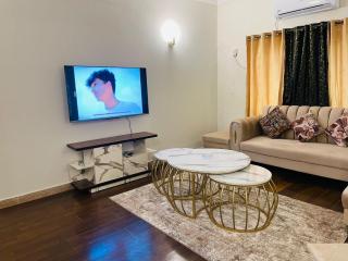 F-10 park towers luxury studio apartment 1 bed dd tv lounge kitchen furnished daily weekly - Islamabad - 3