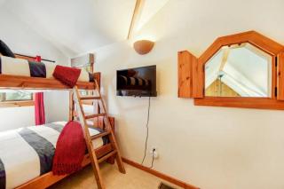 Calm Cozy 3BR cabin wAC, WiFi, Parking, BBQ - Cedar Glen - 4