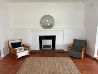 Mollymook- Walk to Beach, Surf, Golf Course & Club - 6