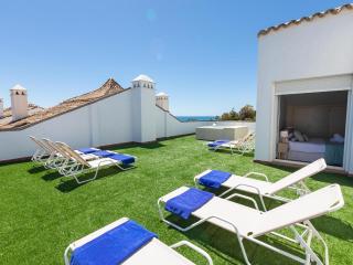 VACATION MARBELLA I Las Canas Beachfront Haven, Sea View, Jacuzzi, Golden Mile, Duplex Penthouse, 24-7 security - Marbella - 8