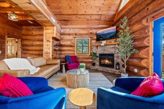 SmokiesBoutiqueCabins would love to host you! 4 miles to Gatlinburg Strip! Resort Pool open May 1 through Oct 1! Views, Shuffleboard, Hot Tub, Arcade! - Gatlinburg - 5