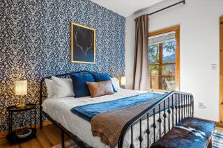 SmokiesBoutiqueCabins would love to host you! 4 miles to Gatlinburg Strip! Resort Pool open May 1 through Oct 1! Views, Shuffleboard, Hot Tub, Arcade! - 6