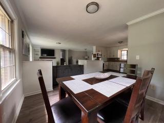 New Modern Lux Large Home 10MIN Downtown Sleeps 12 - Taylors - 8