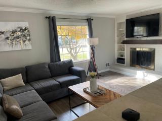 New Modern Lux Large Home 10MIN Downtown Sleeps 12 - Taylors - 7