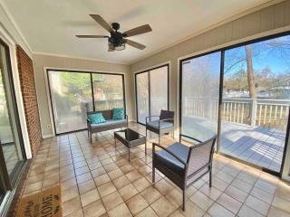 New Modern Lux Large Home 10MIN Downtown Sleeps 12 - Taylors - 4