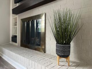 New Modern Lux Large Home 10MIN Downtown Sleeps 12 - 2