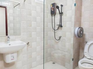 Airport Link View ROOM FOR RENT PER DAY - - 5