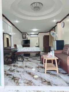 Airport Link View ROOM FOR RENT PER DAY - - 4