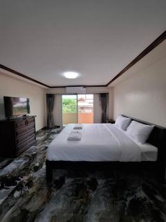 Airport Link View ROOM FOR RENT PER DAY - - 2