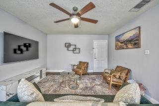 Centrally Located DFW Retreat - Irving - 7