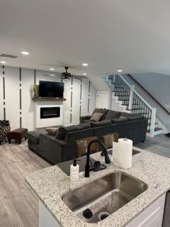 Stay in a new modern townhouse Sleeps 10 - Snellville - 9