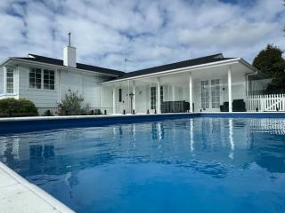 Poolside Getaway on Napier Hill - Napier - 0