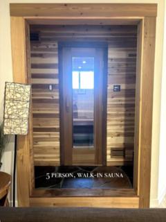 Hot-tub, Games Room, Walk-in Sauna, 7 BM, 15 mins to Waterton - 9