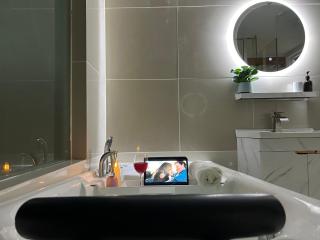 Relaxing Muji Retreat with Jacuzzi, Retro Games, MRT - Kuala Lumpur - 3