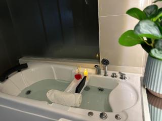 Relaxing Muji Retreat with Jacuzzi, Retro Games, MRT - Kuala Lumpur - 2