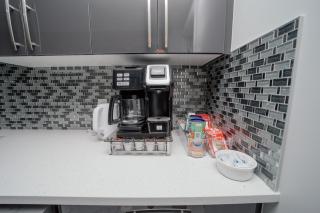 Entire 1 bed and Den Near YEG International Airport - 3