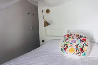 Casa Clara 2 bedrooms and 2 kitchens with a Large Garden and a Record Player! - 6