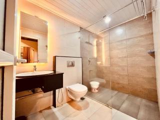 The Raarees Mist Resort, Munnar - Nested in Nature's Lap - Munnar - 5
