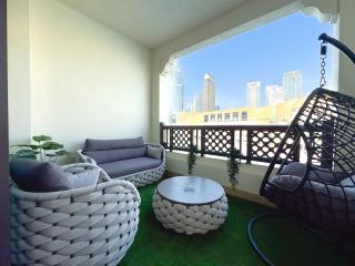 Dubai Fountain and Burj Khalifa view from the Balcony, 2 mins walk to Dubai Mall - 2