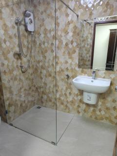 Airport Link View ROOM FOR RENT PER DAY - - 1