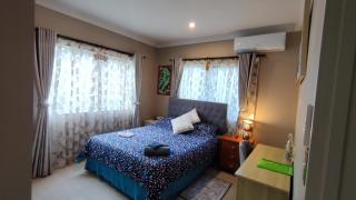 Monique's AirCon Rm Prvt BthRm TV - 9