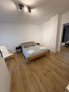 Gemütliches Einfamilienhaus mit Garten -  - 1