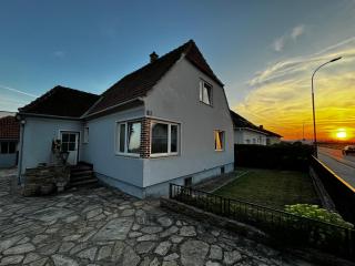 Gemütliches Einfamilienhaus mit Garten - - 0
