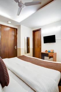 Hotel Black Rose Near Rithala Metro Station - New Delhi - 1