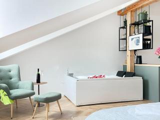 Premium Jacuzzi with Air conditioning, Main Square Cracow - Krakow - 9