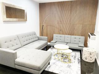 Victorian Retreat 2Bed, 1Bath, Parking, Game Room - 0