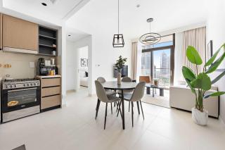 Silkhaus Upscale 1BR by Burj Khalifa with Balcony - Dubai - 8