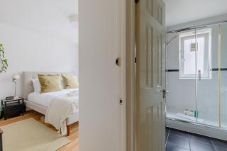 Stylish 2BD Home with Private Garden Nine Elms - London - 5