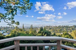 Charming 1933 Ridge-Top Home with Stunning Views home - Oakland - 8