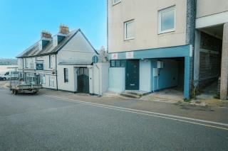 Torpoint Pod - Free Parking - 9