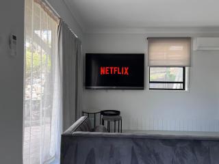 Sophisticated Spacious Self Contained Studio - 9