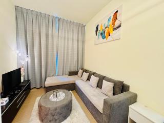 Premium Large Studio in Hamilton residency business bay Marasi Drive Dubai - 2