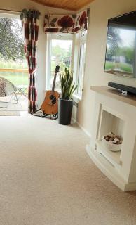 Luxury River Front Lodge - Alveston - 2