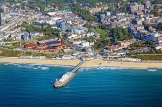 GROVE HOUSE by BOURNECOAST - A Pleasant Family Home by Kings Park with Decking and Parking - HB4179 - 4