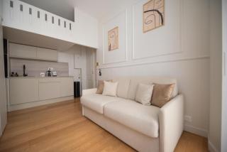 CIA - Mezzanine Studio by Arc de Triomphe - Paris - 2