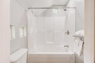 Modern Historic, 2 min to Homestead, Fast WiFi - Hot Springs - 2