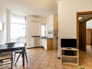 Naviglio Pavese Comfortable Apt with Balcony! - Milan - 2
