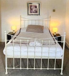Spacious Ensuite Room with Charming Bay Window - Sheffield - 0