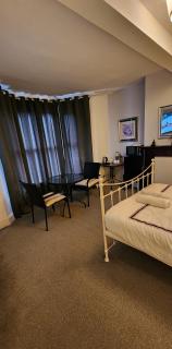 Spacious Ensuite Room with Charming Bay Window - Sheffield - 2