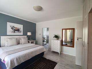 Crinum House and cottages in Bloubergstrand - Cape Town - 4