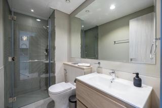 Keyrock Living - Lakeview Escape in Business Bay - Dubai - 6