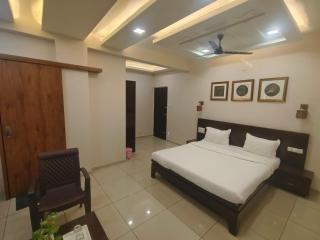 Hotel O SP Ring Road Ahmedabad formerly Hotel RK Palace - Ahmedabad - 9