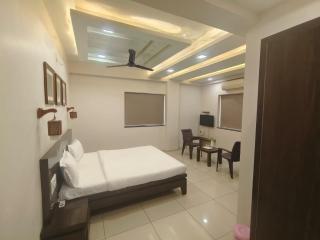 Hotel O SP Ring Road Ahmedabad formerly Hotel RK Palace - Ahmedabad - 4
