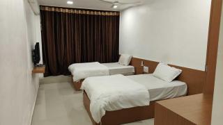 Hotel O SP Ring Road Ahmedabad formerly Hotel RK Palace - Ahmedabad - 5