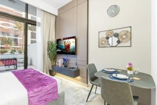 Bright Urban Studio with Views - 9