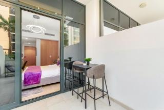 Bright Urban Studio with Views - 4